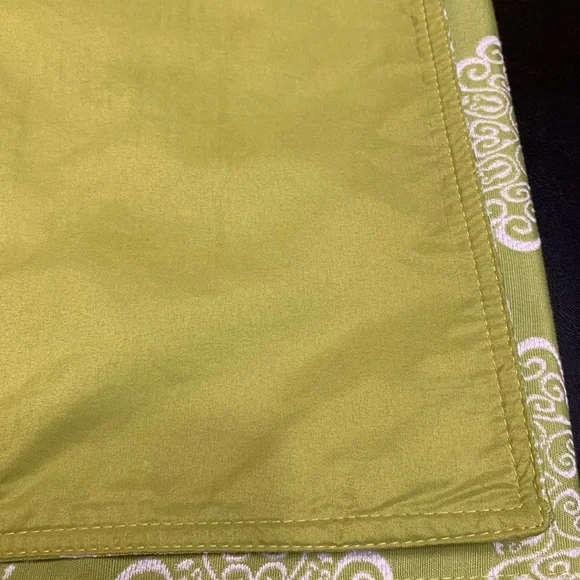 Lime green and white tablecloth runner - Picture 5 of 5